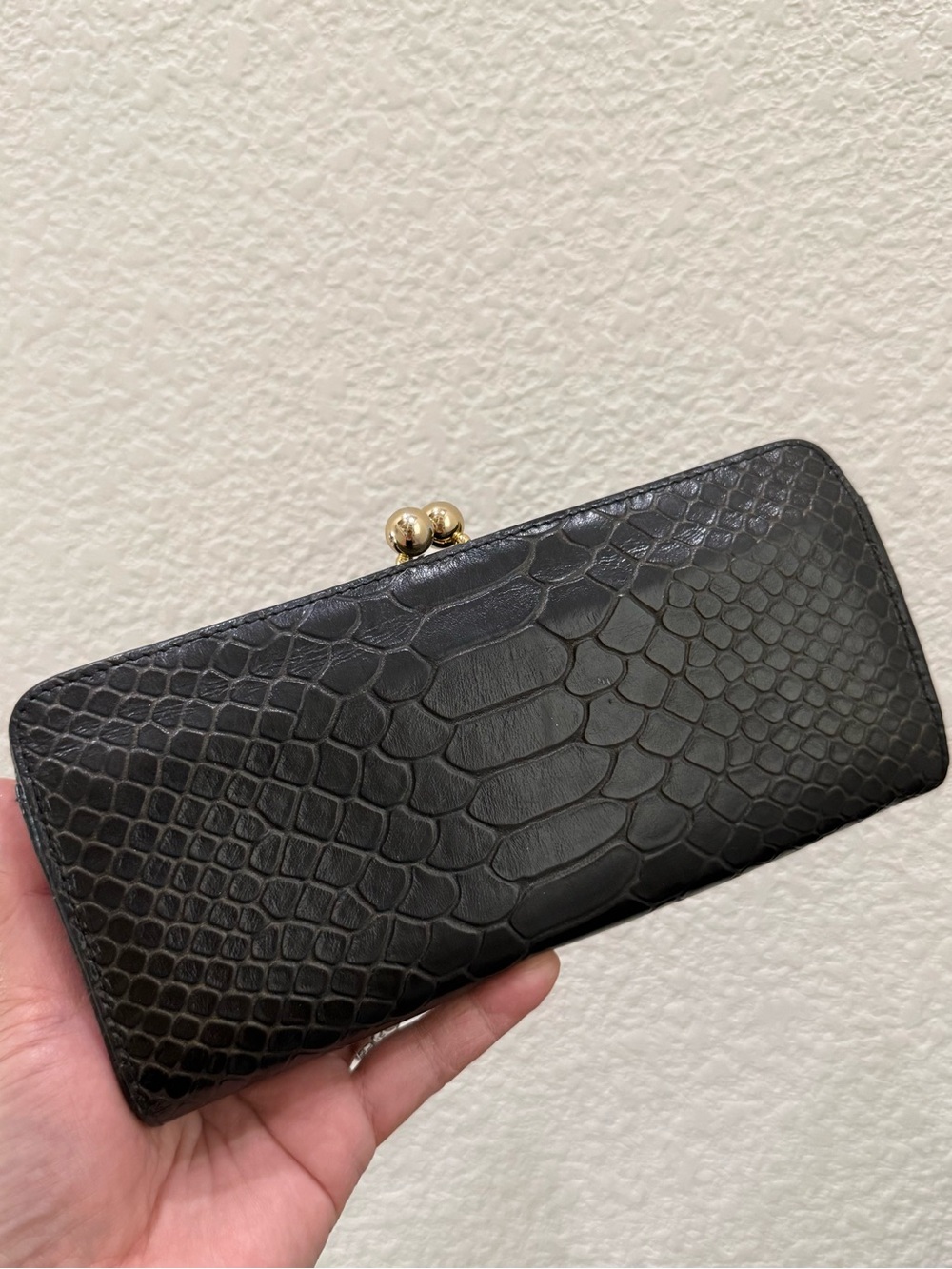 Vintage HOBO International Black Embossed Croc Leather Kiss-lock Clutch Wallet - Picture 3 of 11